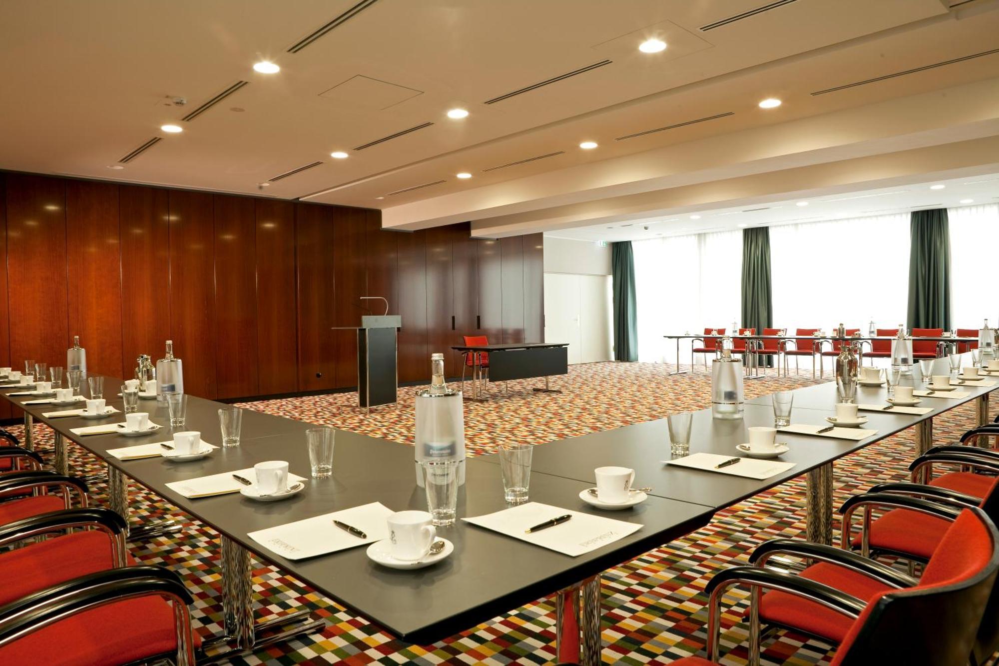 Hotel-Restaurant Erbprinz Ettlingen Εξωτερικό φωτογραφία Meeting room