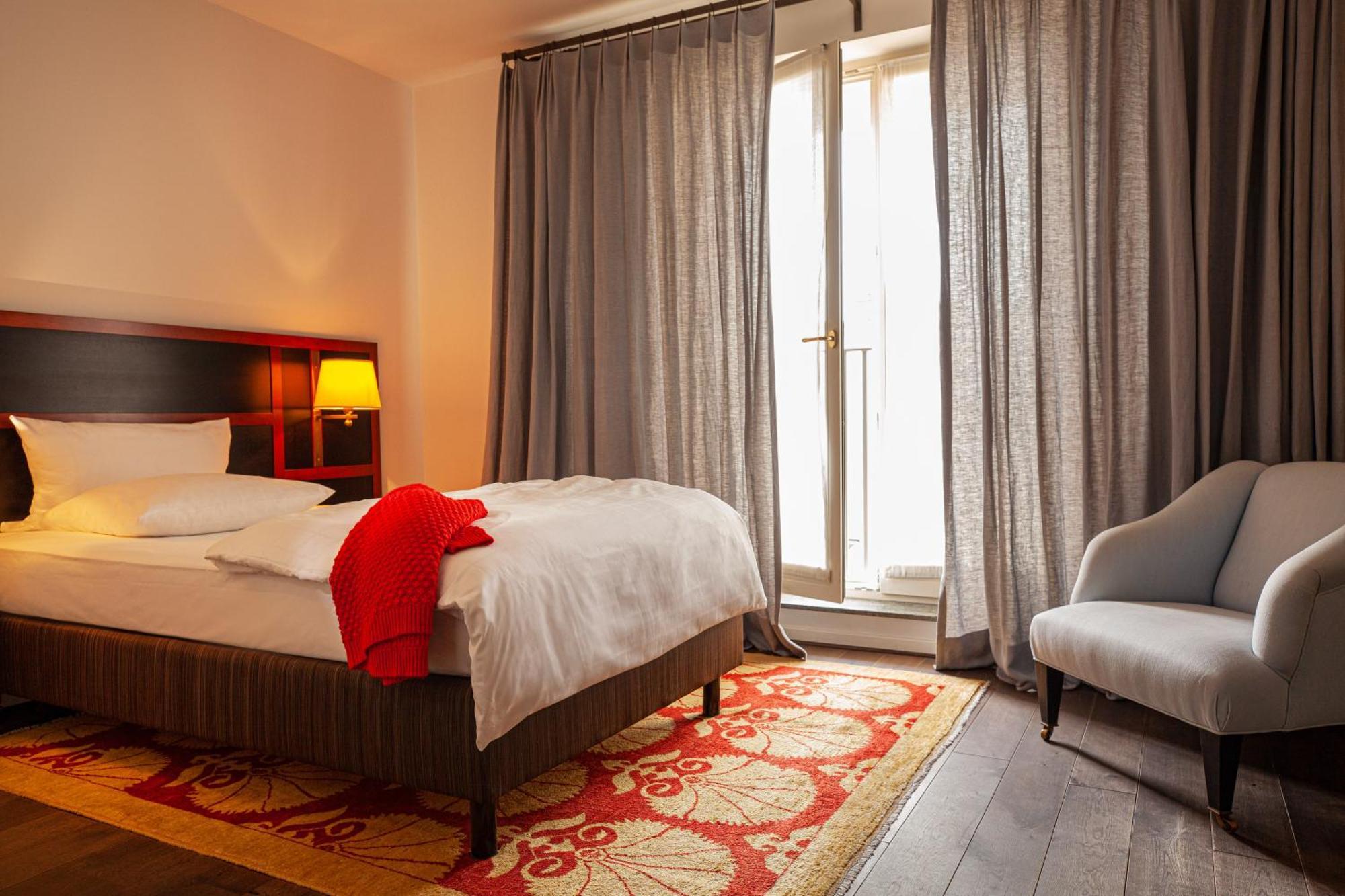 Hotel-Restaurant Erbprinz Ettlingen Εξωτερικό φωτογραφία A room at the hotel